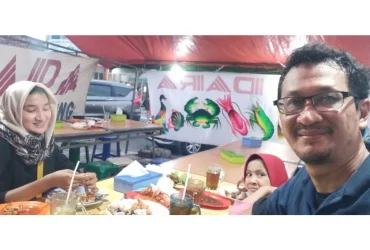 MENCICIPI KULINER SEAFOOD LEGENDARIS DI RAWAMANGUN