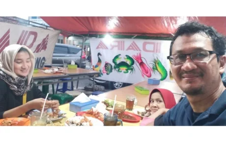 MENCICIPI KULINER SEAFOOD LEGENDARIS DI RAWAMANGUN