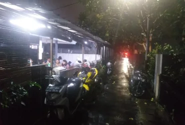 RELA ANTRE MENYANTAP MASAKAN KHAS JEPANG YANG TERLETAK DI GANG PERUMAHAN YANG HANYA CUKUP UNTUK LEWAT MOTOR