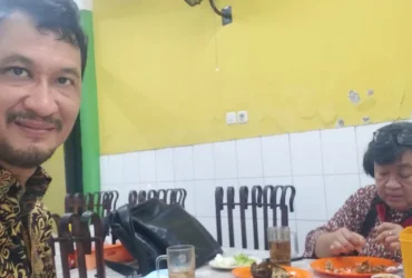 KULINER LEGENDARIS AYAM GORENG DI RAWAMANGUN