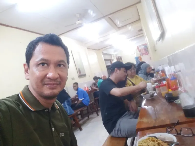 MENIKMATI MIE AYAM LEGENDARIS LANGGANAN PARA ARTIS DAN PEJABAT