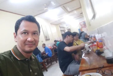 MENIKMATI MIE AYAM LEGENDARIS LANGGANAN PARA ARTIS DAN PEJABAT