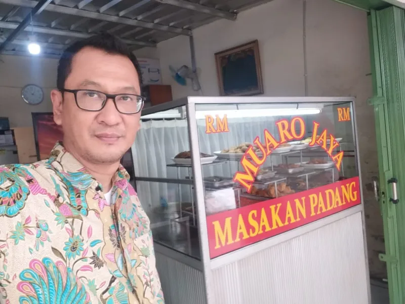 SANTAP SIANG MASAKAN PADANG YANG ENAK BANGET TAPI MURAH