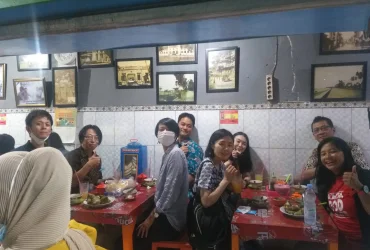 LANJUT MENIKMATI COTO MAKASSAR SENEN BERSAMA PARA EXPATRIAT JEPANG